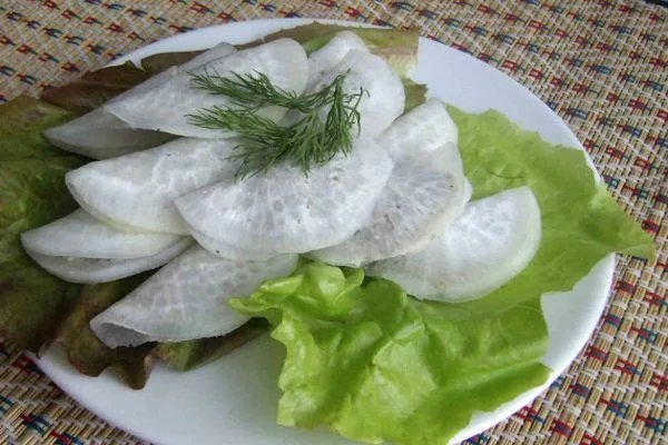 белая редиска Ледяная сосулька