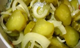 салат из соленых огурцов