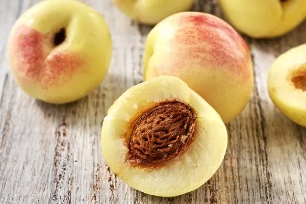 белые персики: цвет мякоти