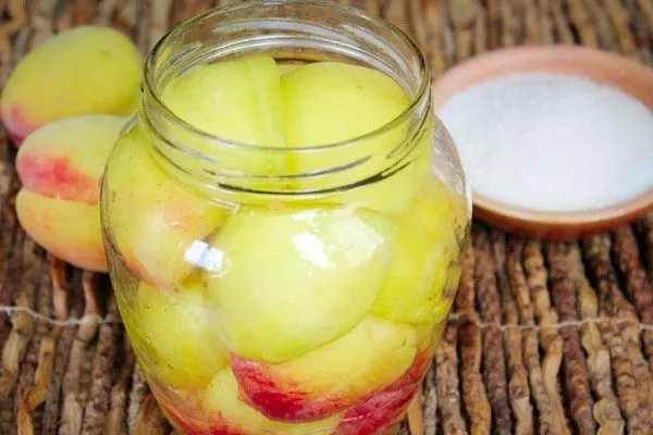 использование белых персиков для консервирования