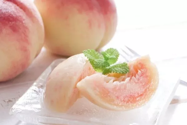 персик Снежная красавица