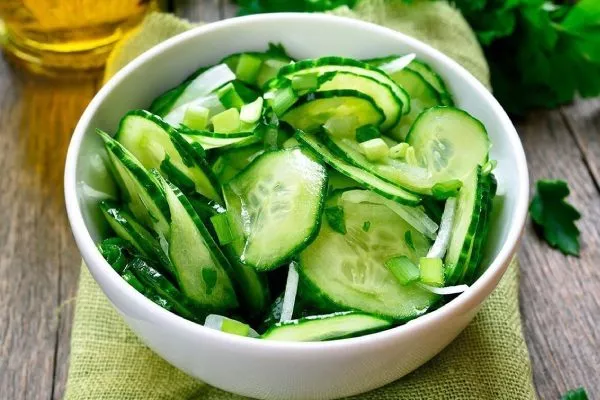 полезный салат из огурца Обильный