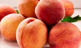 спелые персики сорта Уралец