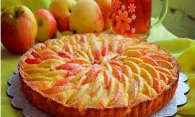 шарлотка с яблоками