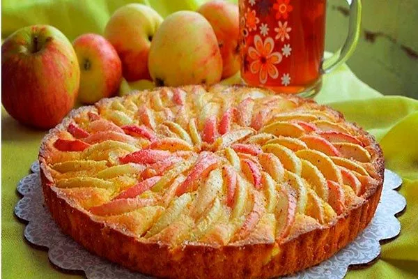 шарлотка с яблоками