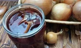 настой луковой шелухи спасает пион Кэнди страйп от вредителей