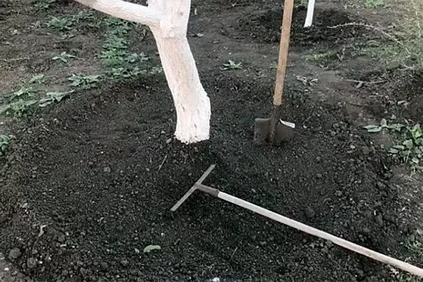 перекопку или рыхление почвы