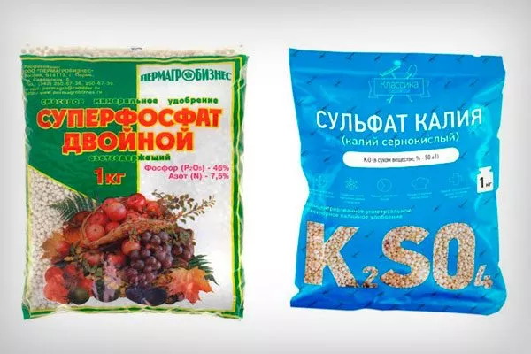 Раствор Суперфосфата и сульфата калия подкормить сливу42