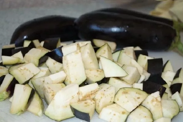 очистили и нарезали кусочками