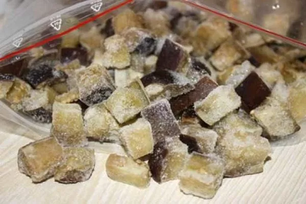 сложили замороженную нарезку в пакет