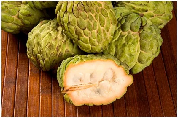 Кремовое яблоко2 сорта яблок с необычной формой16