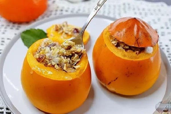 десерт из японской хурмы с орехами