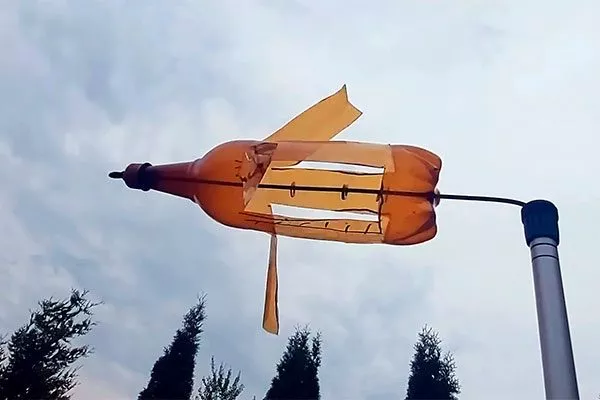 Шумные отпугиватели из пластиковых бутылок