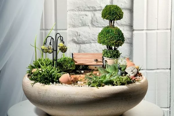 садик с элементами декора